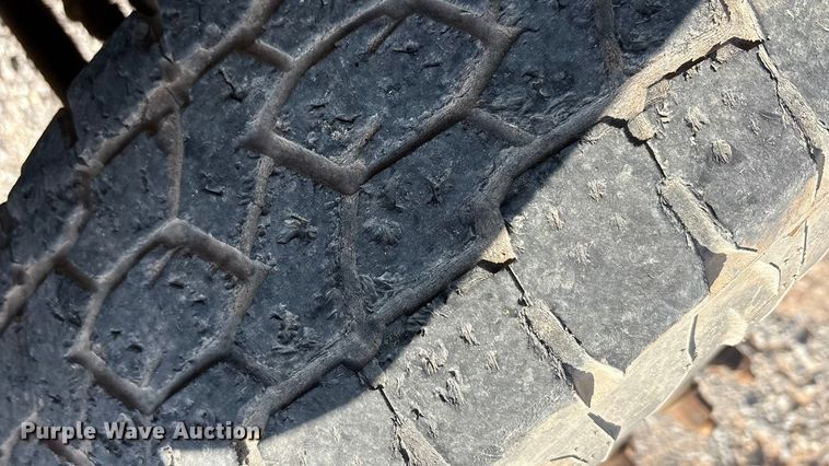 image for item EA7858 2015 RAM 3500 utility bed pickup truck