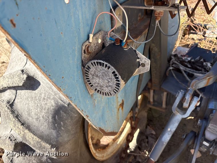 image for item EA7870 1999 New Holland 3010 tractor