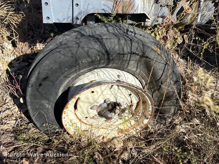 image for item EA7870 1999 New Holland 3010 tractor