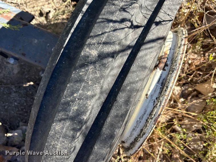 image for item EA7870 1999 New Holland 3010 tractor