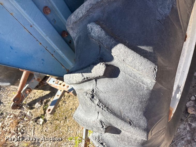 image for item EA7870 1999 New Holland 3010 tractor