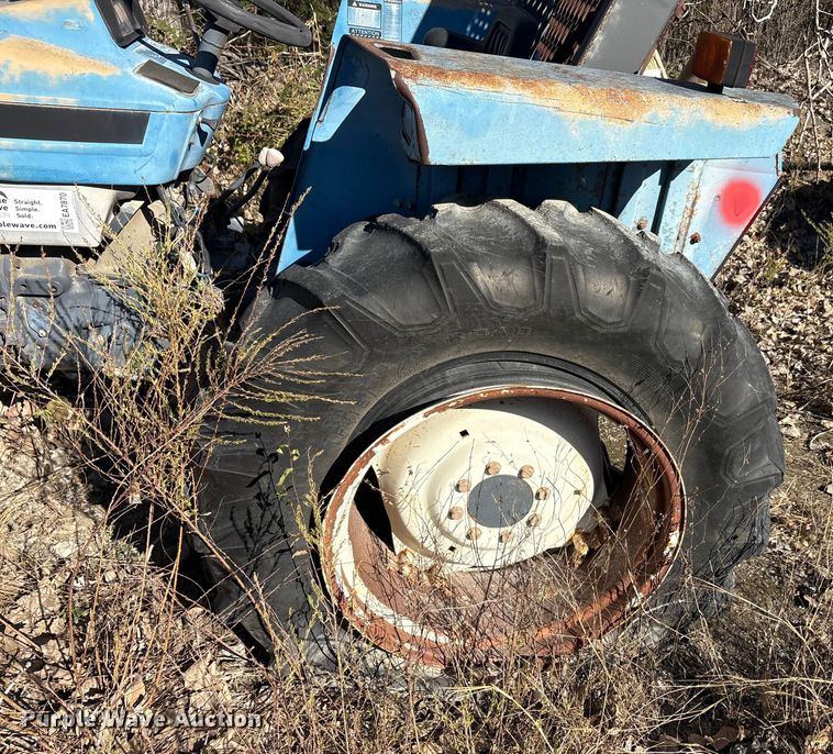 image for item EA7870 1999 New Holland 3010 tractor