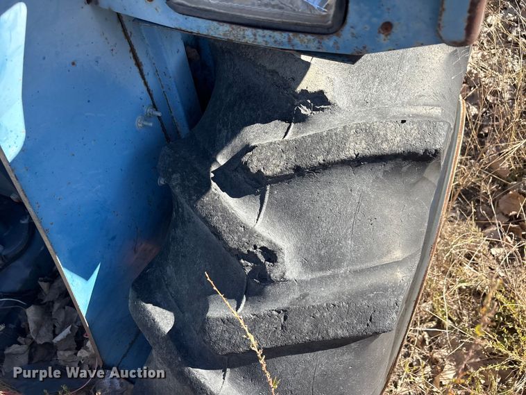 image for item EA7870 1999 New Holland 3010 tractor