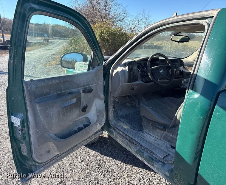 image for item EA7871 2010 Chevrolet Silverado 2500HD pickup truck