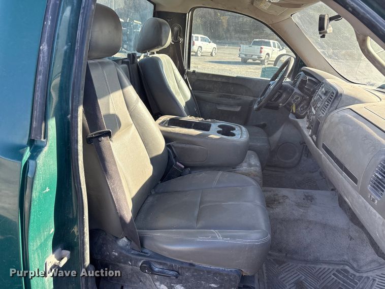 image for item EA7871 2010 Chevrolet Silverado 2500HD pickup truck