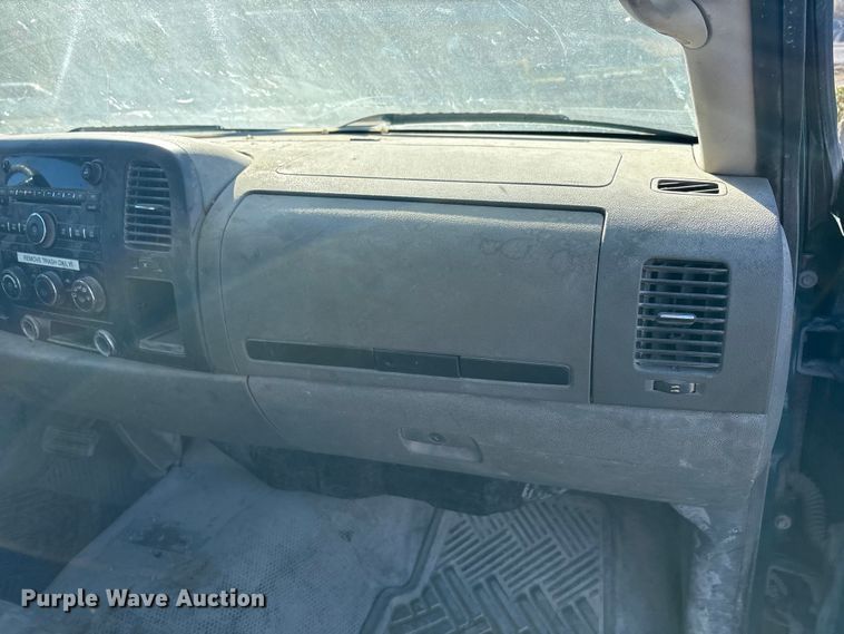 image for item EA7871 2010 Chevrolet Silverado 2500HD pickup truck