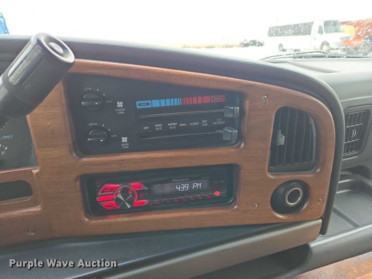 image for item EB1197 1994 Ford Starcraft E150 van