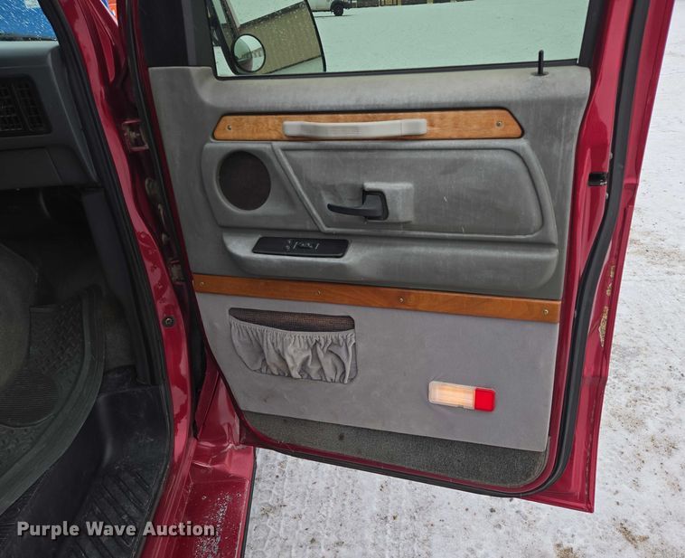 image for item EB1197 1994 Ford Starcraft E150 van