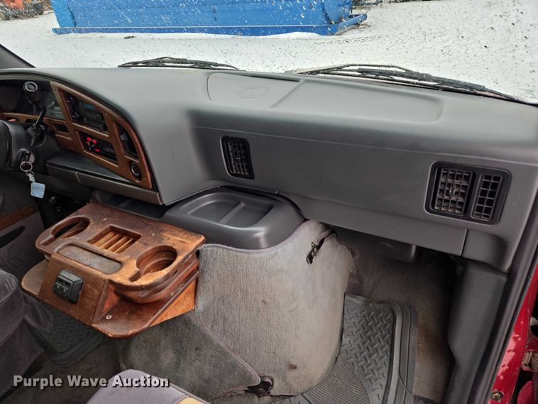 image for item EB1197 1994 Ford Starcraft E150 van