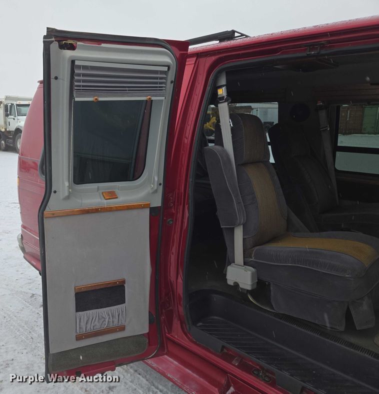 image for item EB1197 1994 Ford Starcraft E150 van