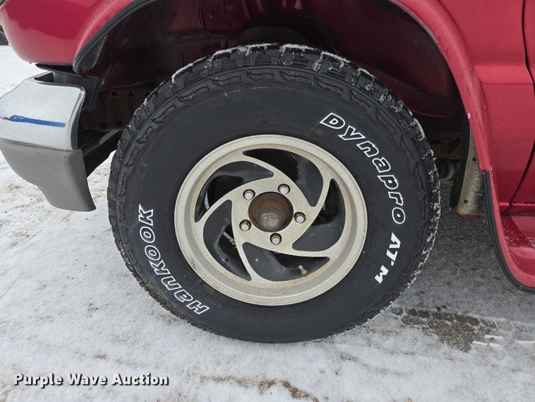 image for item EB1197 1994 Ford Starcraft E150 van