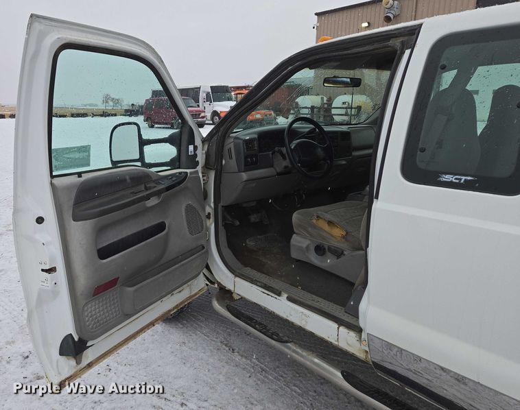 image for item EB1198 2000 Ford F350 SuperCab pickup truck