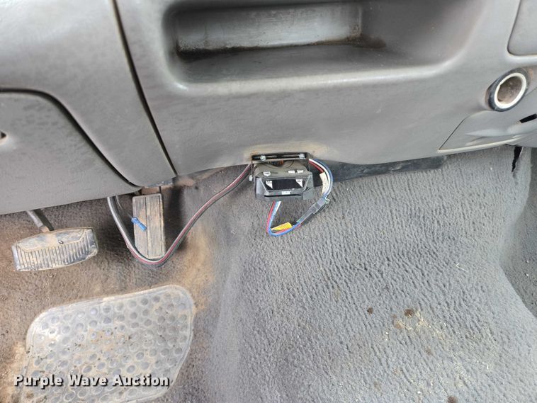 image for item EB1198 2000 Ford F350 SuperCab pickup truck