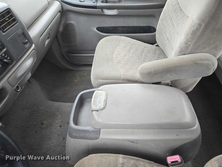 image for item EB1198 2000 Ford F350 SuperCab pickup truck