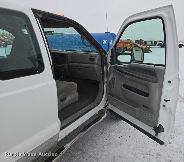 image for item EB1198 2000 Ford F350 SuperCab pickup truck