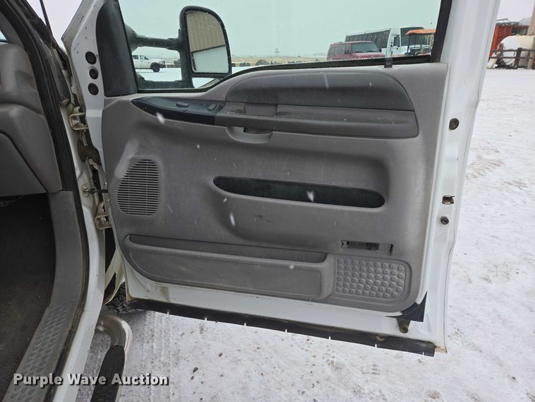 image for item EB1198 2000 Ford F350 SuperCab pickup truck