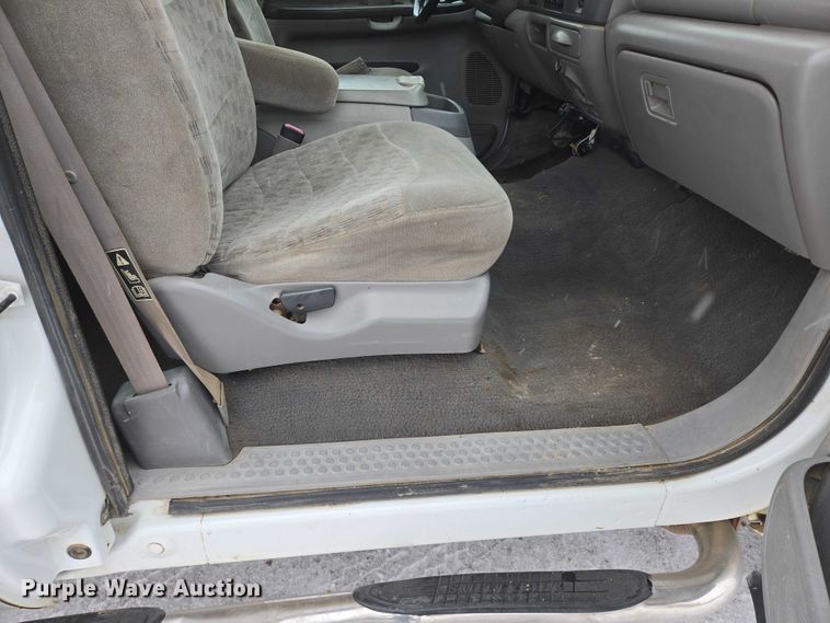 image for item EB1198 2000 Ford F350 SuperCab pickup truck