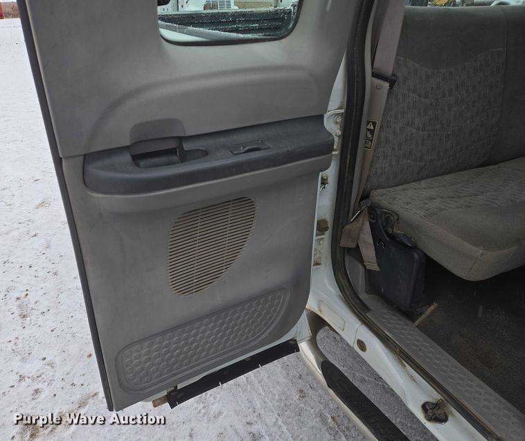 image for item EB1198 2000 Ford F350 SuperCab pickup truck