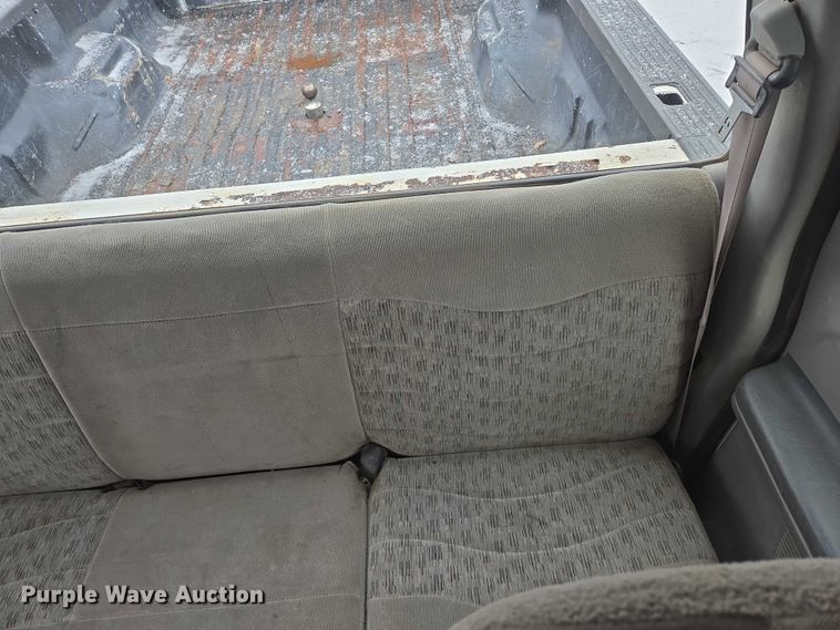 image for item EB1198 2000 Ford F350 SuperCab pickup truck