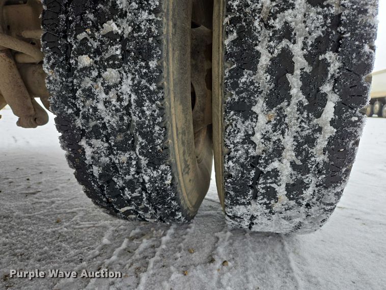 image for item EB1198 2000 Ford F350 SuperCab pickup truck