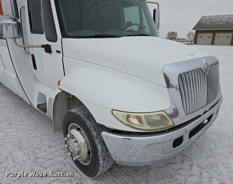 image for item EB1199 2004 International 3200 shuttle bus