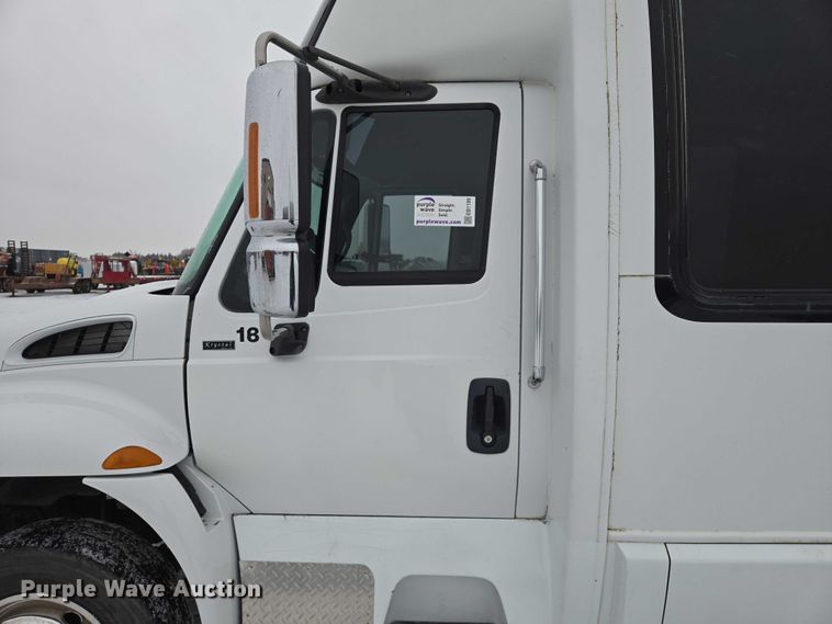 image for item EB1199 2004 International 3200 shuttle bus