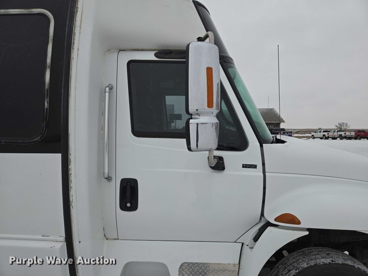 image for item EB1199 2004 International 3200 shuttle bus