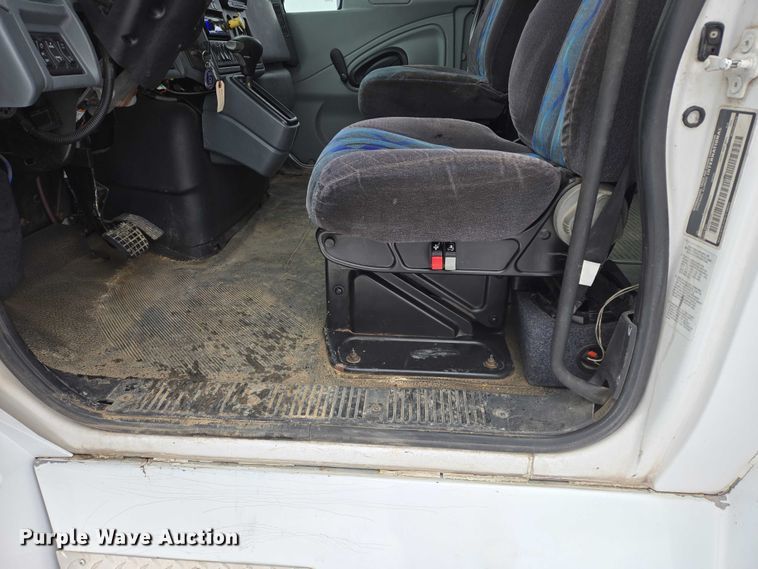 image for item EB1199 2004 International 3200 shuttle bus