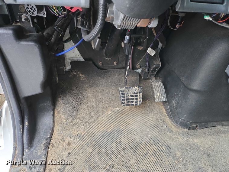 image for item EB1199 2004 International 3200 shuttle bus