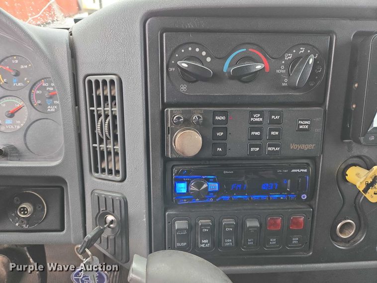 image for item EB1199 2004 International 3200 shuttle bus