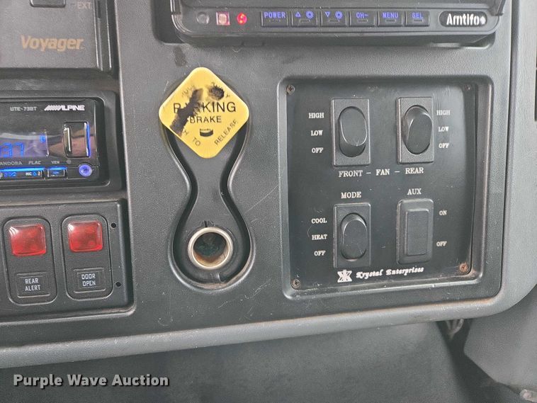 image for item EB1199 2004 International 3200 shuttle bus