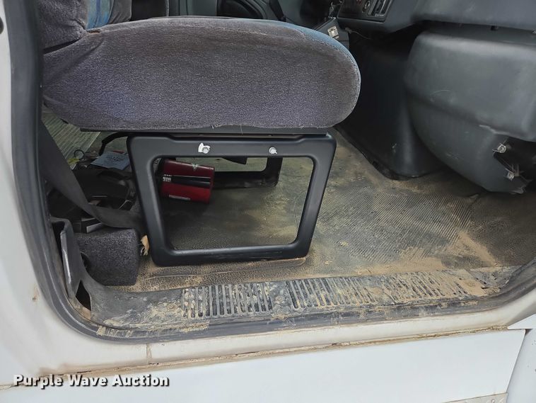 image for item EB1199 2004 International 3200 shuttle bus