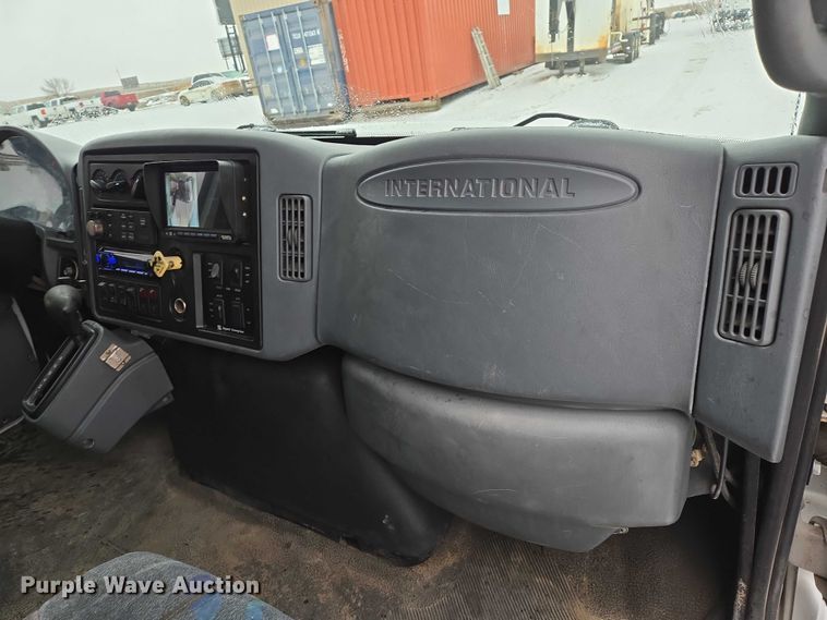 image for item EB1199 2004 International 3200 shuttle bus