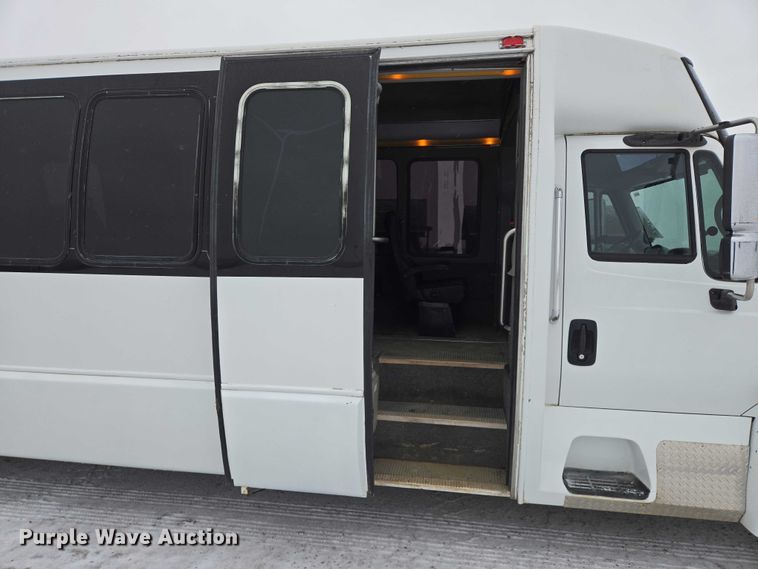 image for item EB1199 2004 International 3200 shuttle bus