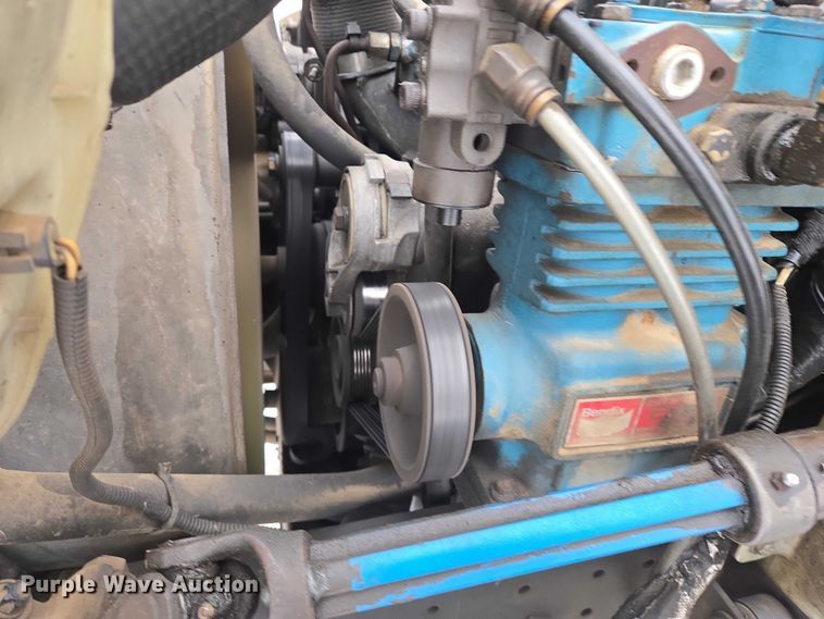 image for item EB1199 2004 International 3200 shuttle bus