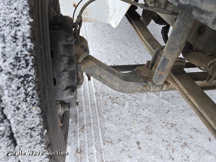 image for item EB1199 2004 International 3200 shuttle bus