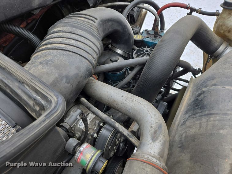 image for item EB1199 2004 International 3200 shuttle bus