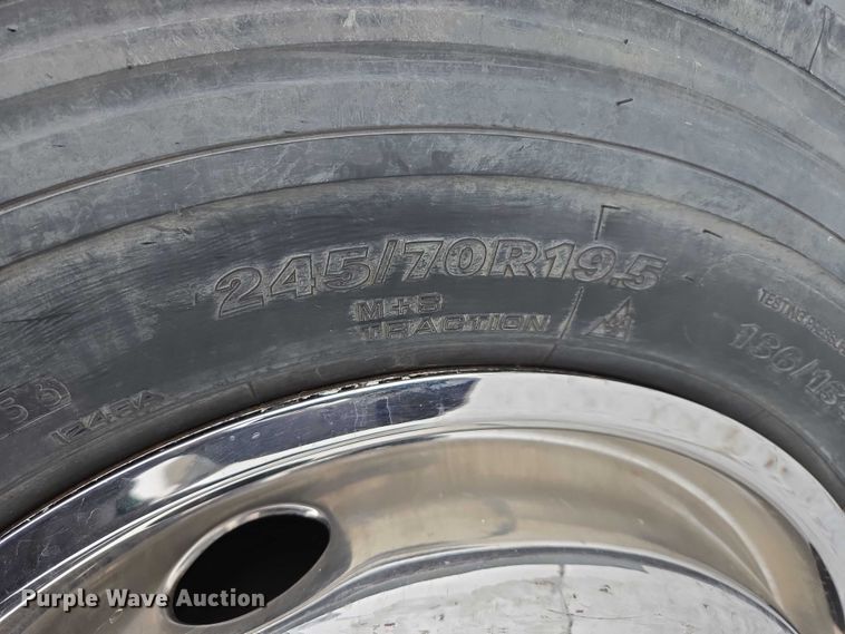 image for item EB1199 2004 International 3200 shuttle bus