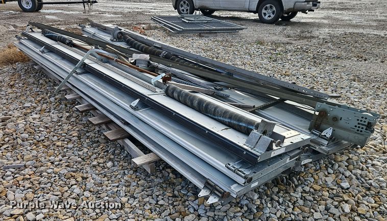 image for item EB8466 Overhead garage door