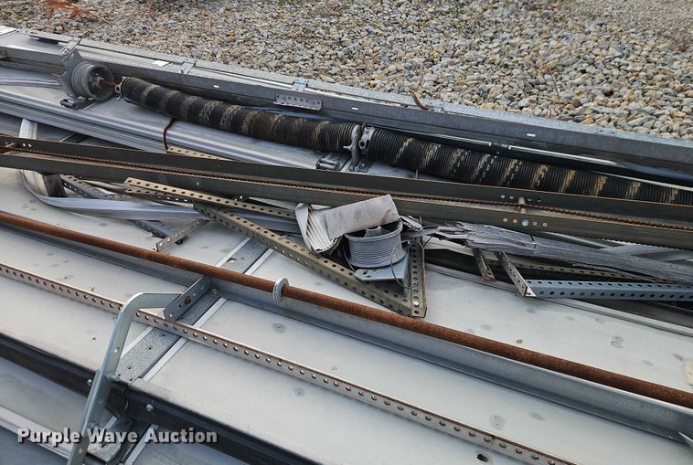 image for item EB8466 Overhead garage door