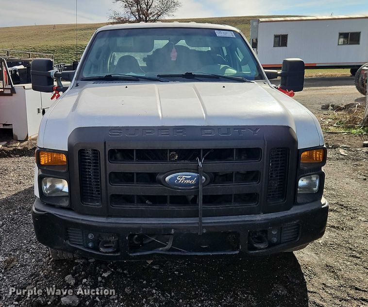 image for item EB8470 2008 Ford F350 Super Duty pickup truck cab and chassis