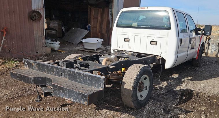 image for item EB8470 2008 Ford F350 Super Duty pickup truck cab and chassis