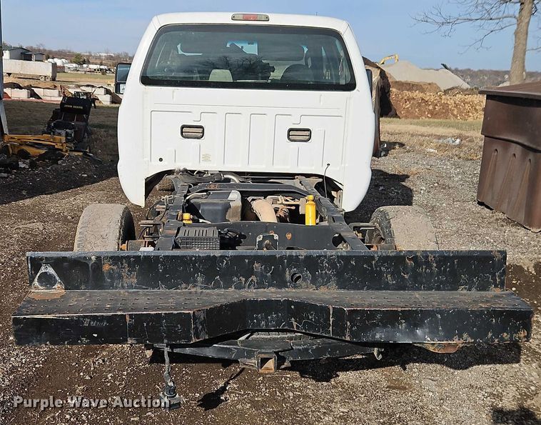 image for item EB8470 2008 Ford F350 Super Duty pickup truck cab and chassis