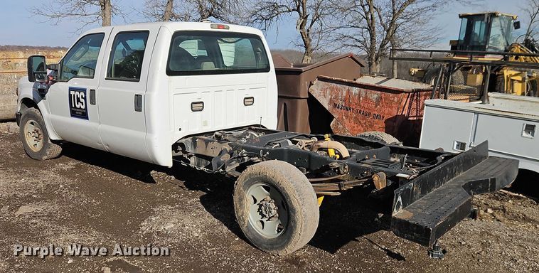 image for item EB8470 2008 Ford F350 Super Duty pickup truck cab and chassis