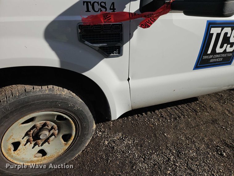 image for item EB8470 2008 Ford F350 Super Duty pickup truck cab and chassis