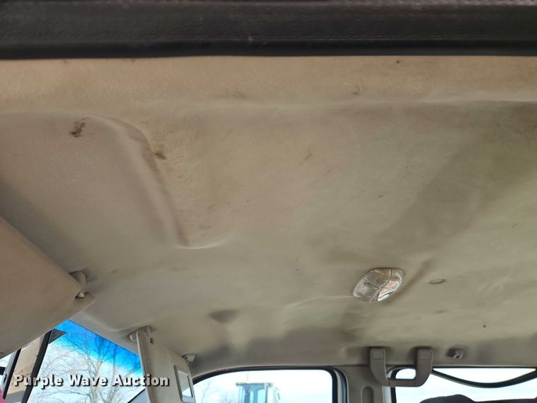 image for item EB8470 2008 Ford F350 Super Duty pickup truck cab and chassis