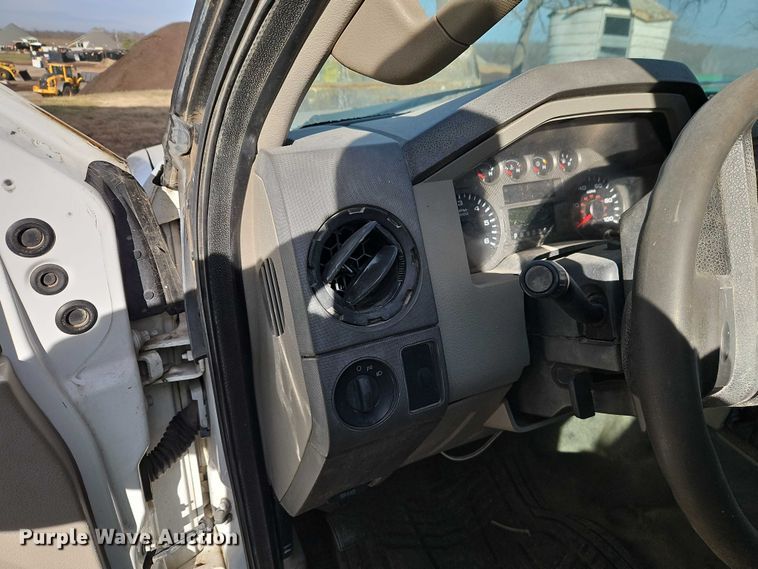 image for item EB8470 2008 Ford F350 Super Duty pickup truck cab and chassis