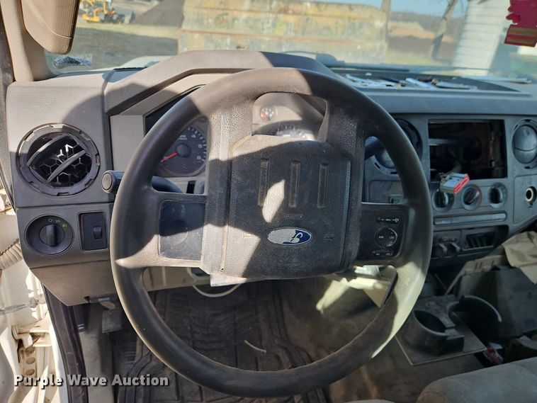 image for item EB8470 2008 Ford F350 Super Duty pickup truck cab and chassis