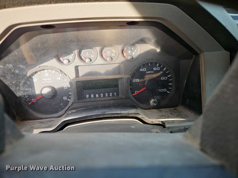 image for item EB8470 2008 Ford F350 Super Duty pickup truck cab and chassis