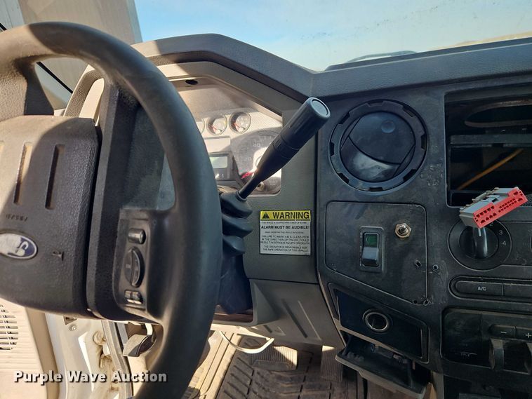 image for item EB8470 2008 Ford F350 Super Duty pickup truck cab and chassis